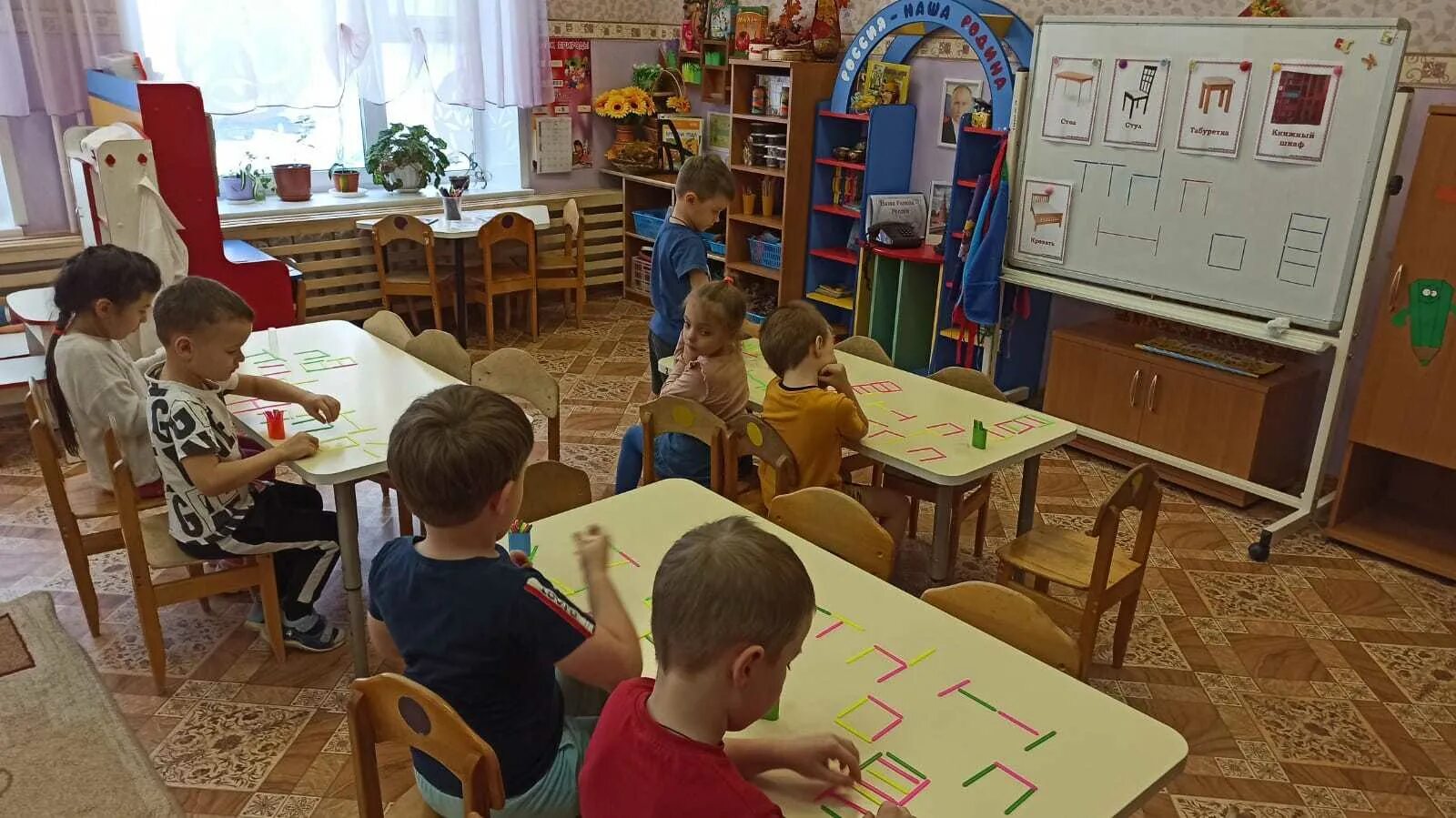 дети в детском саду.