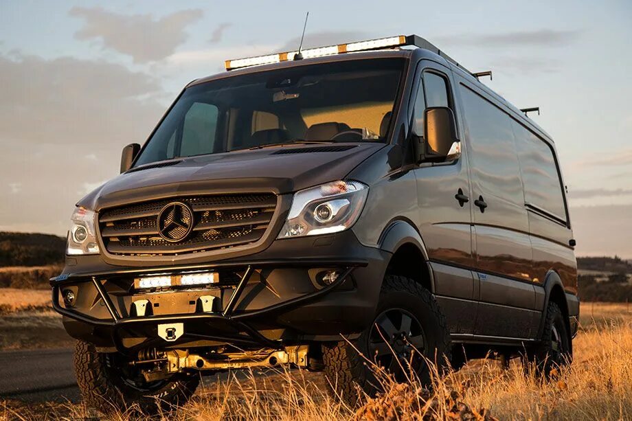 Мерседес спринтер 4. Мерседес Бенц Спринтер Ван 4x4 конверсион. Mercedes Sprinter 4x4. Mercedes Sprinter 4 4. Мерседес Спринтер 4х4 короткий.