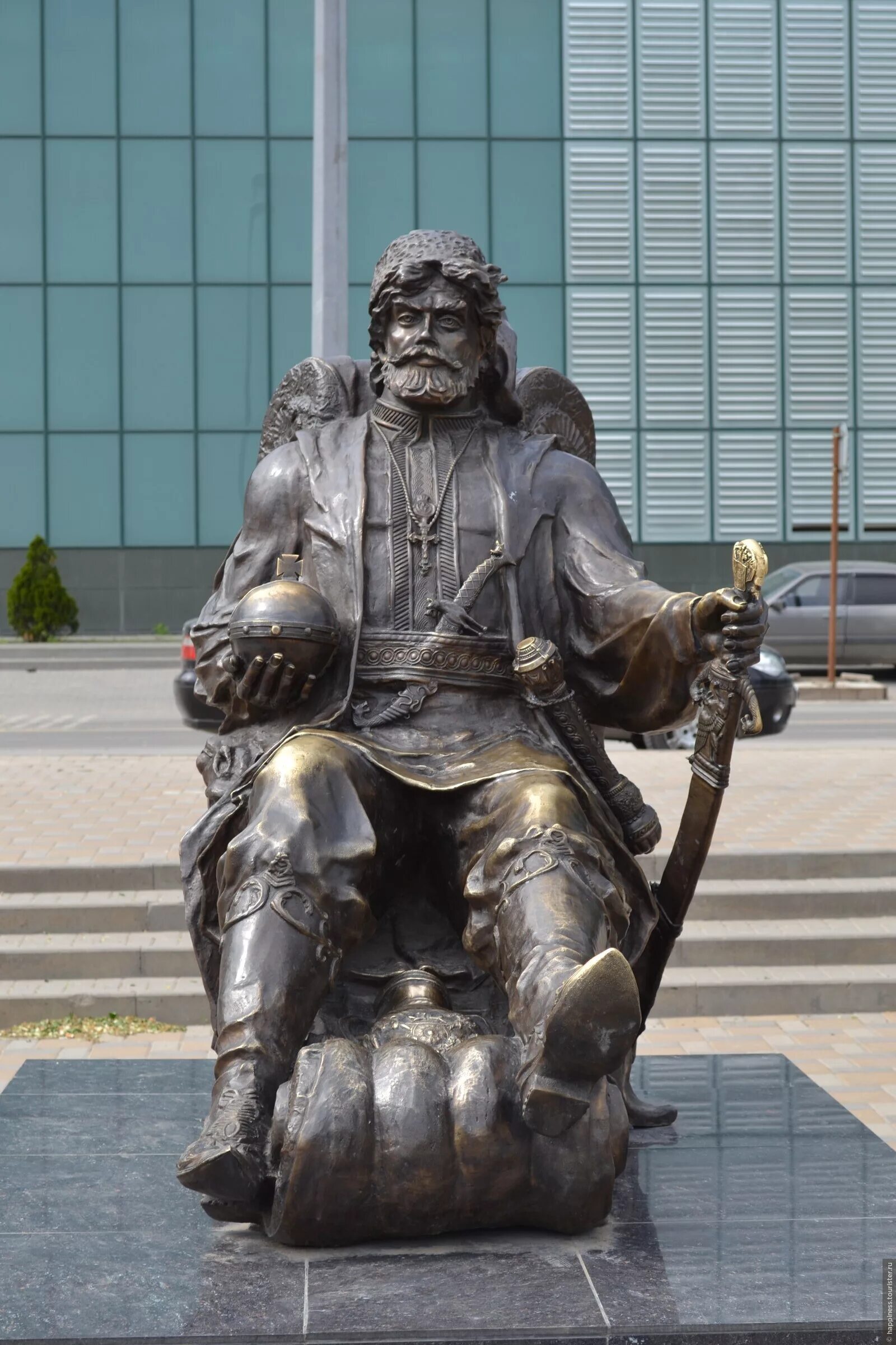 дон батюшка скульптура. дон батюшка ростов. памятник дон батюшка в ростове на дону. дон батюшка ростов. набережная ростов дон батюшка.