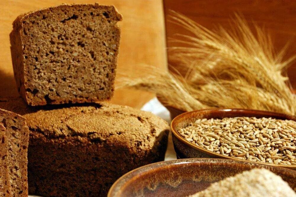 Хлеб из пророщенной пшеницы. Хлеб из проросшей пшеницы. Хлеб из пророщенной пшеницы без муки. Хлеб из пророщенного зерна пшеницы. Хлебобулочные изделия из ржи.