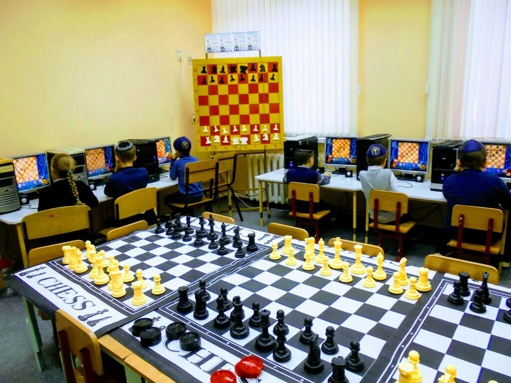 кружок по шахматам. шахматы клуб. шахматный клуб курск на гайдара. адрес шахматного клуба. дизайн шахматного клуба.