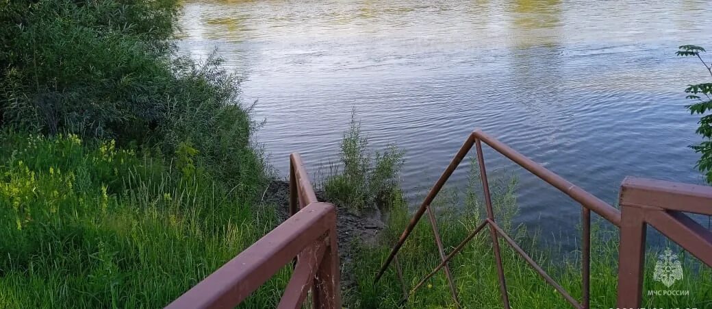 Река Китой. Купание в реке. Река Китой фото. Елово место для купания.