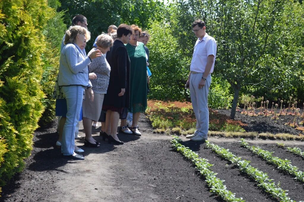 Администрация красная Яруга. Администрация п красная Яруга Белгородская область. Красная Яруга заместитель главы. Глава администрации городского поселения "поселок красная Яруга".