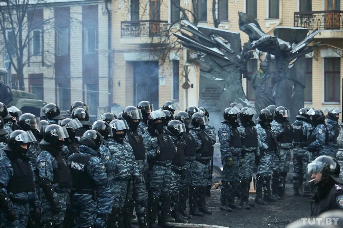 Сколько погибло беркута на майдане. Беркут спецназ Украины Майдан. Спецподразделение Беркут на Майдане.