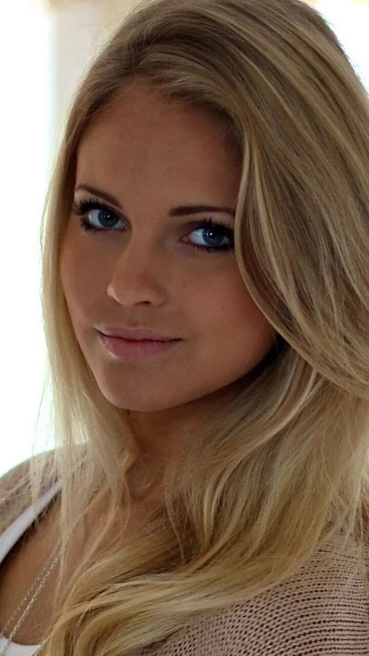 21 blonde. Emilie Nereng.