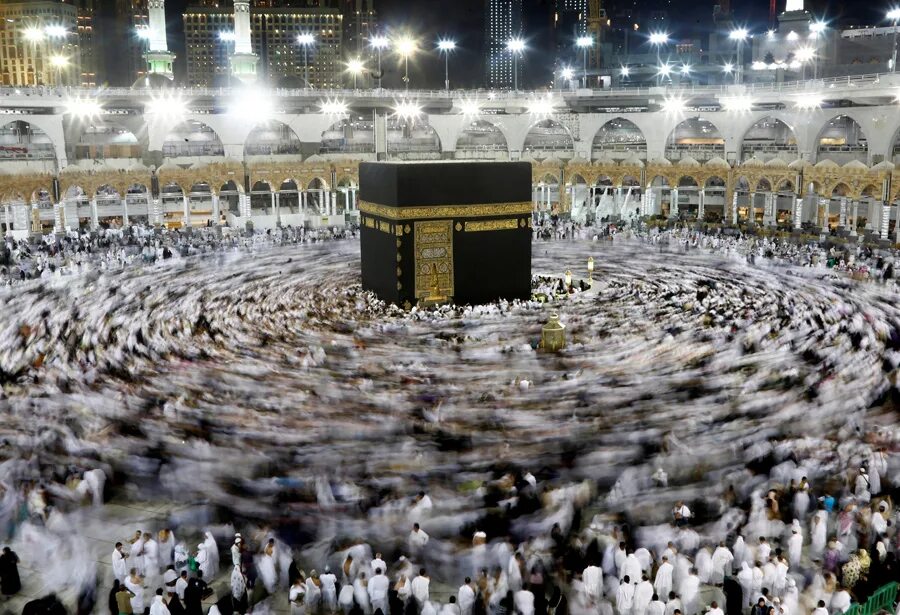Намаз в мекке. Паломничество мусульман в Мекку 2020. Саудовская Аравия Мекка Кааба. Хадж Мекка Медина. Что внутри Каабы в Мекке фото.
