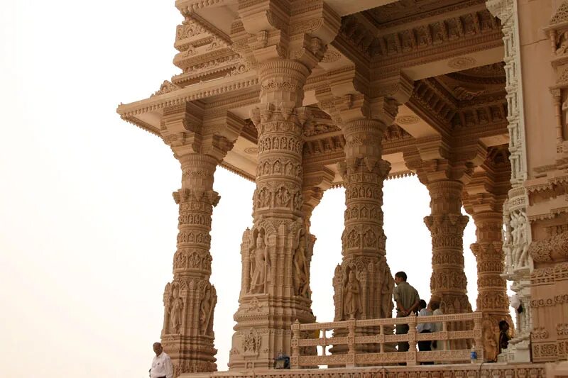 Колонны в индии. Колонна в храме, карнатака, индия. Кутб минар внутри. Индия. Храм мирпур джайн.