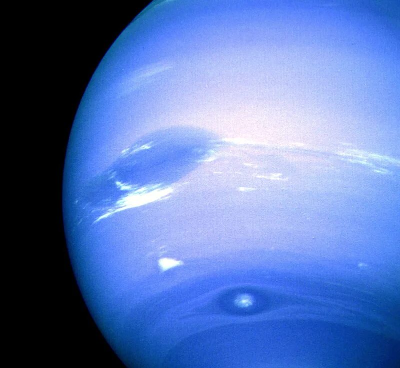 На какой планете самые сильные ветра. Вояджер 2 Нептун. Нептун Планета Вояджер. Планета Нептун Вояджер 1989. Снимок Нептуна Вояджер.