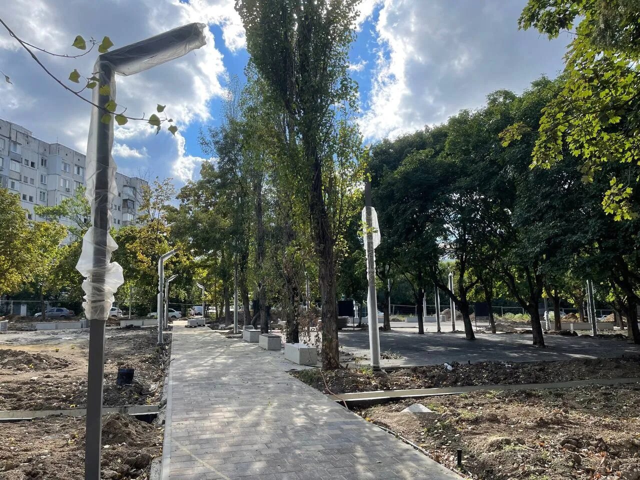 Благоустройство симферополь. Сквер грибоедова симферополь. Бульвар франко симферополь. Екатерининский сквер симферополь после реконструкции. Симферополь благоустройство.