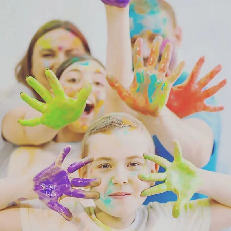 Студия point. Студия свободного рисования ребенок в краске. kids point рисование. kids point - студия свободного рисования. kids point ижевск.