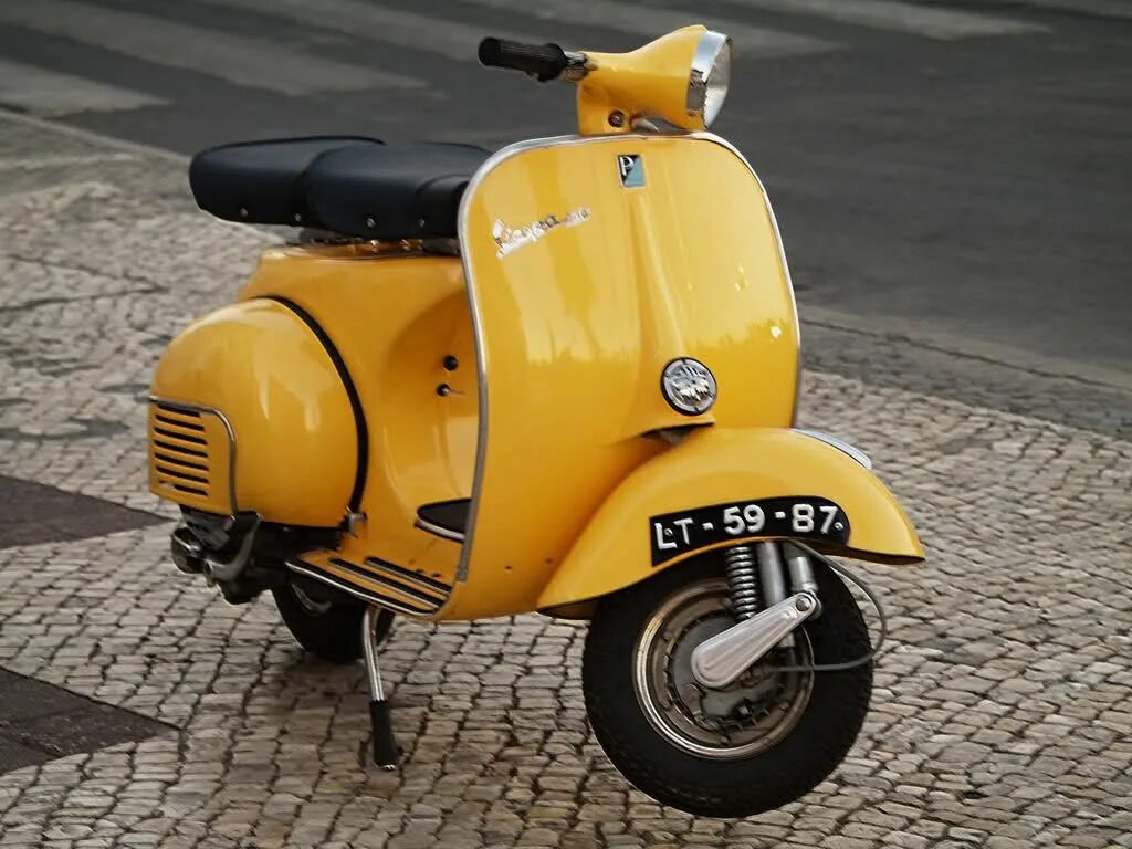 Веспа 150 ретро. Vespa 1964. Веспа мотороллер. Vespa мотороллер желтый 125. Желтый мопед