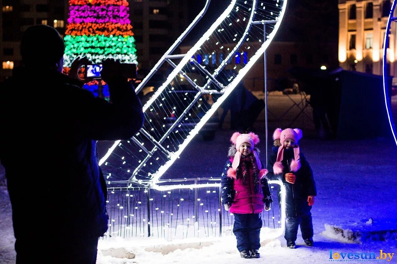 светлогорск на рождество. зеленоградск калининград новогодний. светлогорск на новый год 2021. новогодний светлогорск 2022. елка в светлогорске 2022.