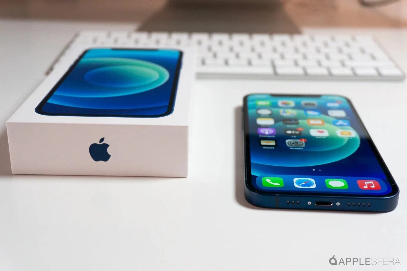 Iphone 12 Pro IOS 14. Айфон 12 мини. Айфон 12 голубой. Айфон 12 мини голубой.
