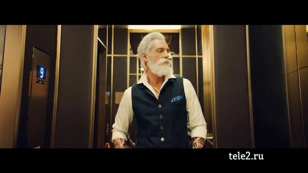 Актер в рекламе росбанка с бородой