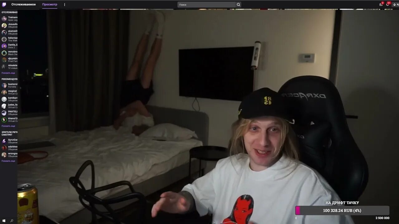 Поцелуй девушек на стриме. Девушка сосется с подругой. Стрим парней и девушек. Стрим парней и девушек. Стрим парней и девушек.