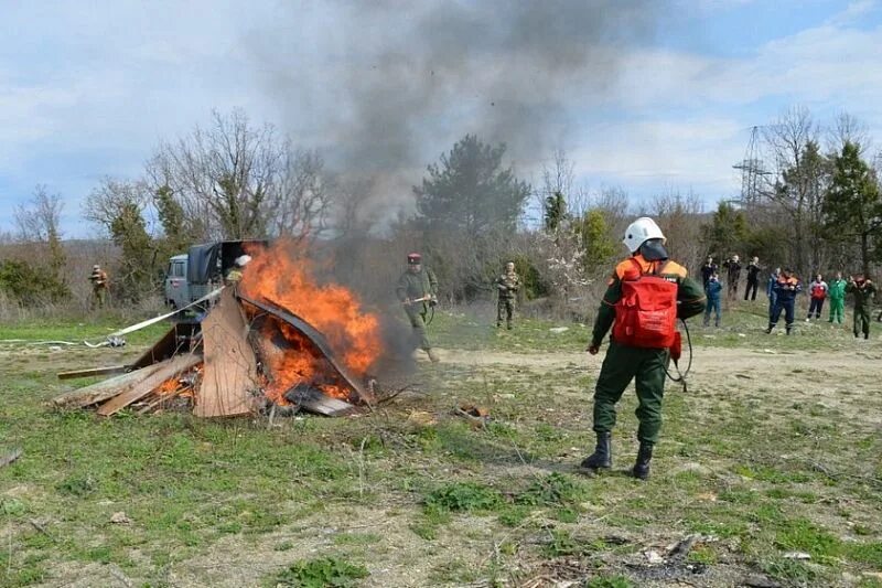 Учения тушения пожаров. Пожар в Краснодарском крае. Лесные пожары в Краснодарском крае. Лесные пожарные учения. Краснодарский лесопожарный центр.