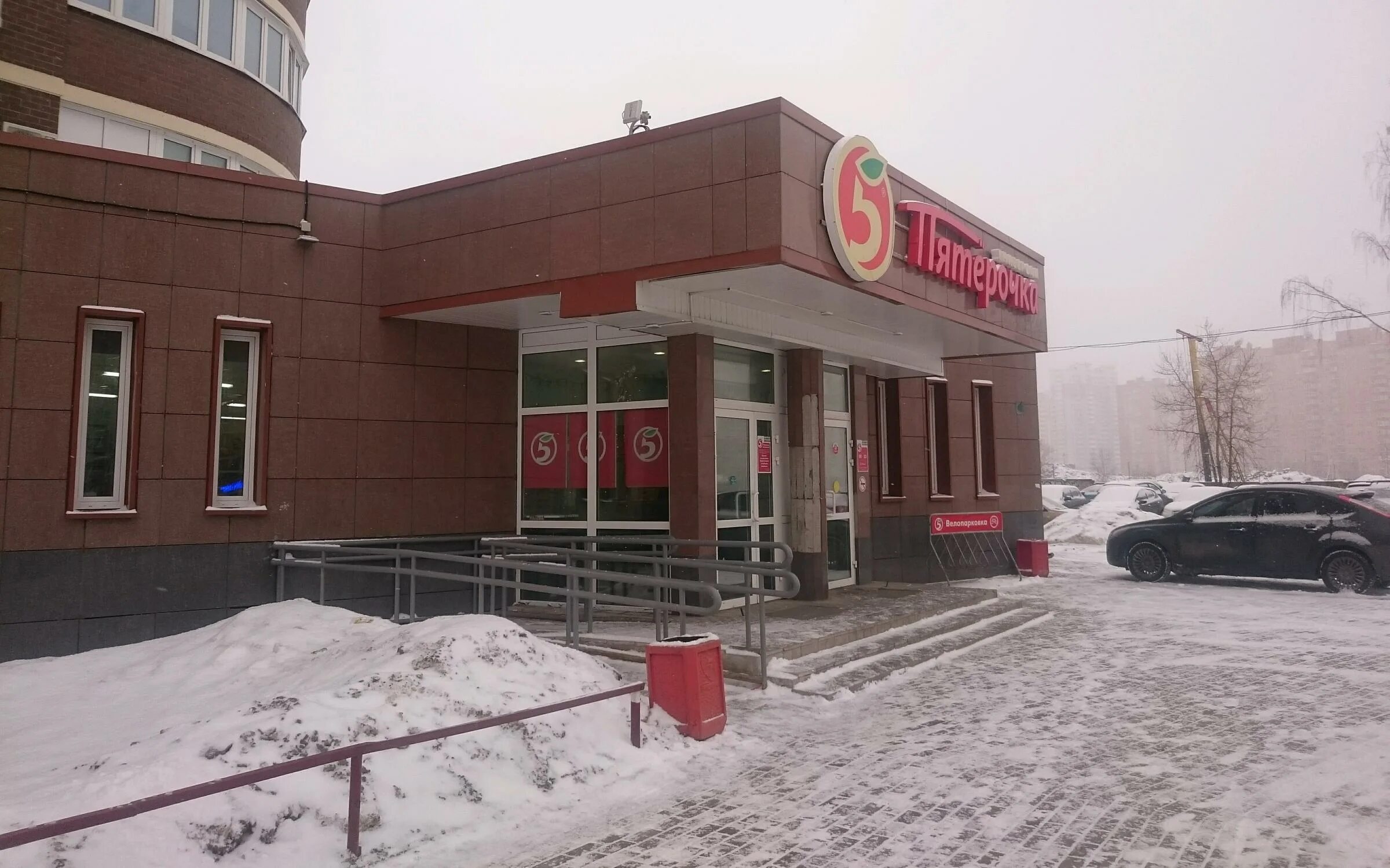 Пятёрочка советская улица. Дирижабельная 24 долгопрудный. Долгопрудный ул советская д5. Долгопрудный, ул. Пятерочка универсам 1999.