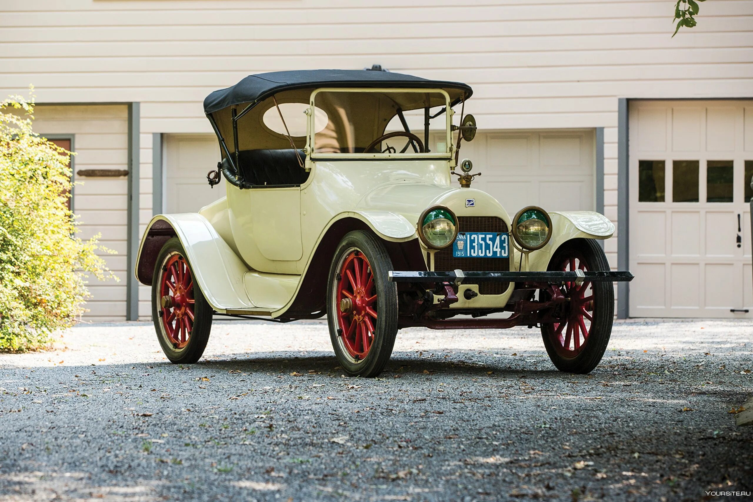 Машины древности. Buick 1915. Мерседес 1915 года. Бьюик 1903. 1931 Peugeot Roadster.