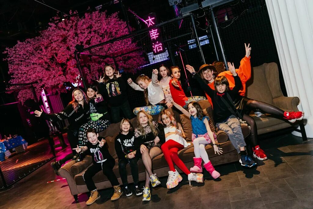 Клуб place москва. Плейс москва. Unreal place трц «ривьера». Unreal place ривьера. Unreal place.