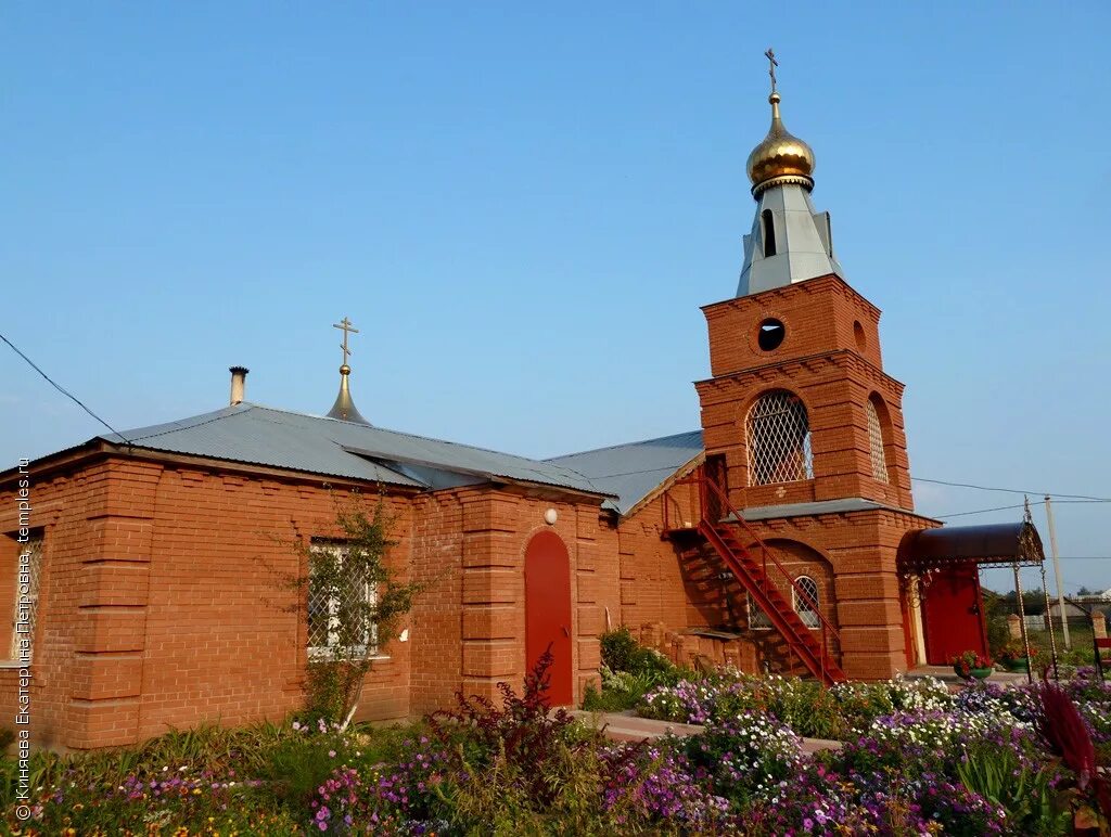 Приволжский район самарская область. Церковь Казанской иконы Божией матери Обшаровка. Село Обшаровка Приволжский район Самарская область. Церковь Обшаровка Самарская область. Казанская часовня Приволжск.