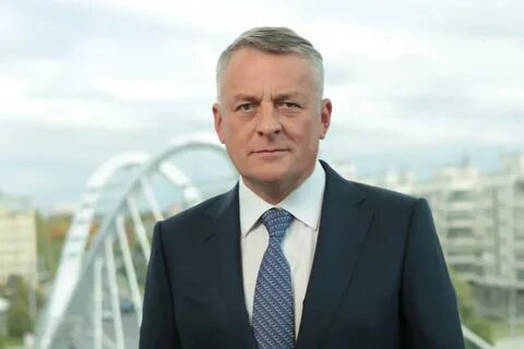 Густов