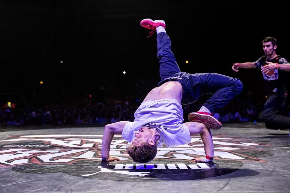 Джейк брейк. Powermoves брейк. пауэр мув в брейк дансе. bboy alcolil.