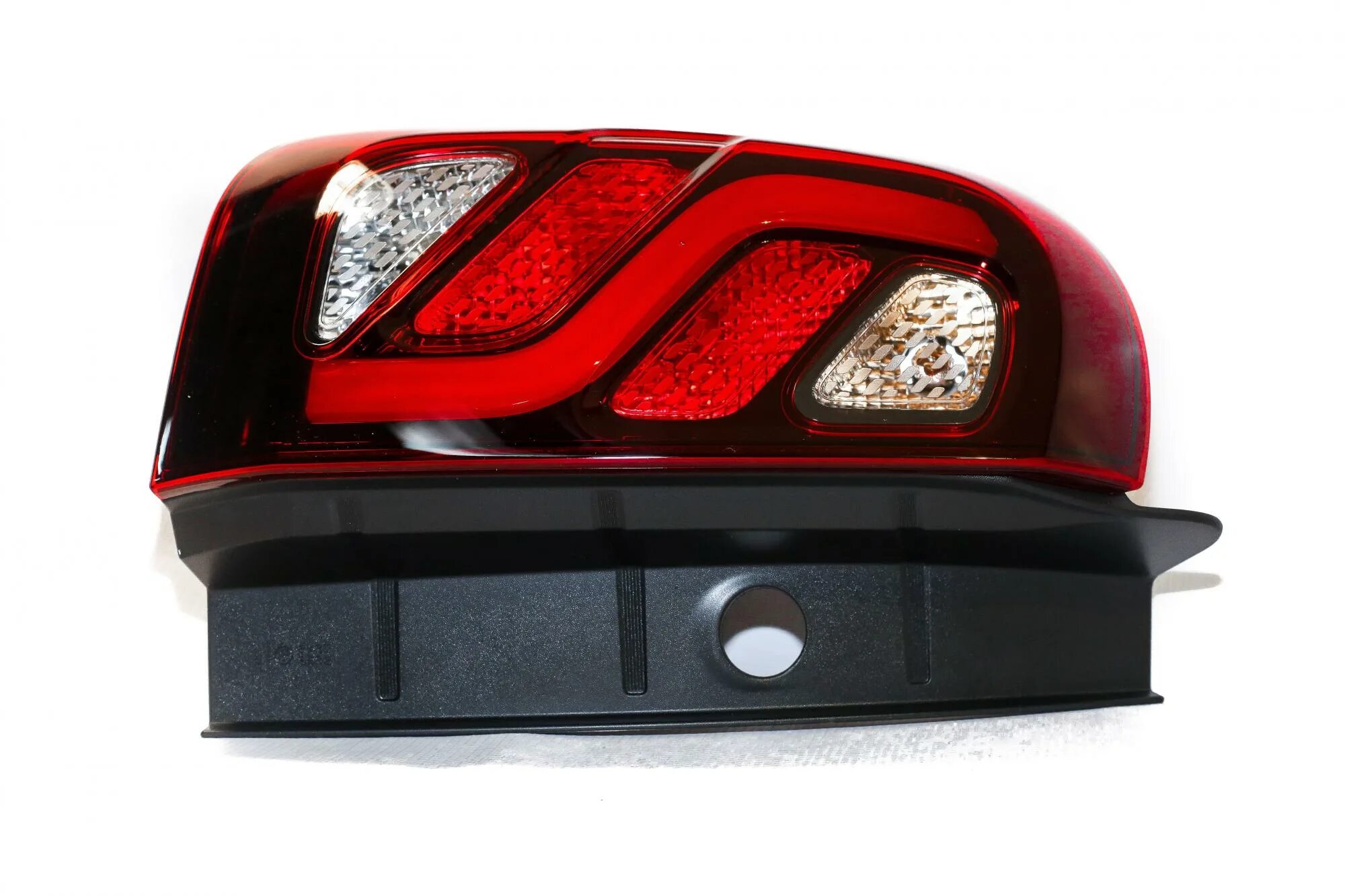 Фонарь задний дастер 2. Duster 2021 задние фонари. Задний фонарь рено дастер 2017. Задние фонари рено дастер рестайлинг. Задний левый фонарь рено дастер.