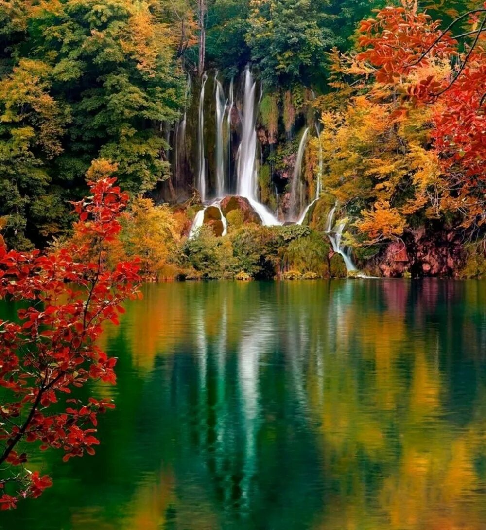 В самых разнообразнейших вариантах. Плитвицкие озёра Хорватия. Плитвицкие озёра водопады. Плитвицкие озера осенью. Водопад Мосбрей.