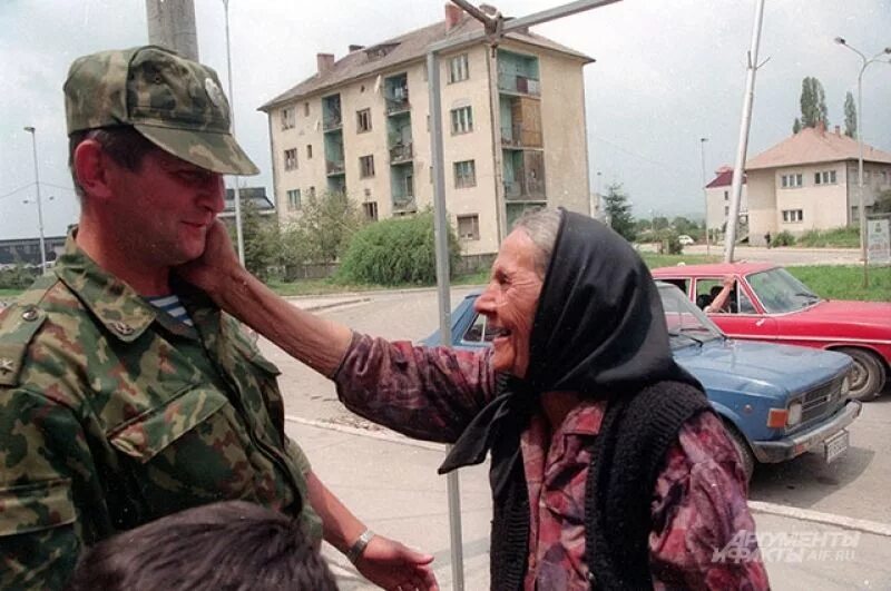 Десант югославии. Приштина аэропорт слатина 1999. косово 1999 десантники приштина. марш-бросок на приштину 1999.