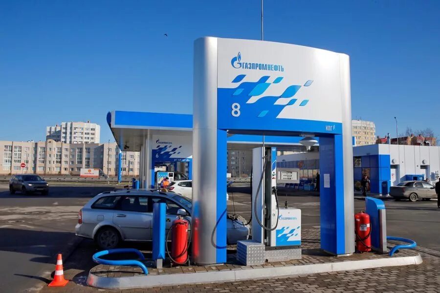 Заправка бытовых баллонов. Газовый бытовой баллон пропан. Заправить газ спб. Газовая заправочная станция. Газовый баллон на азс.