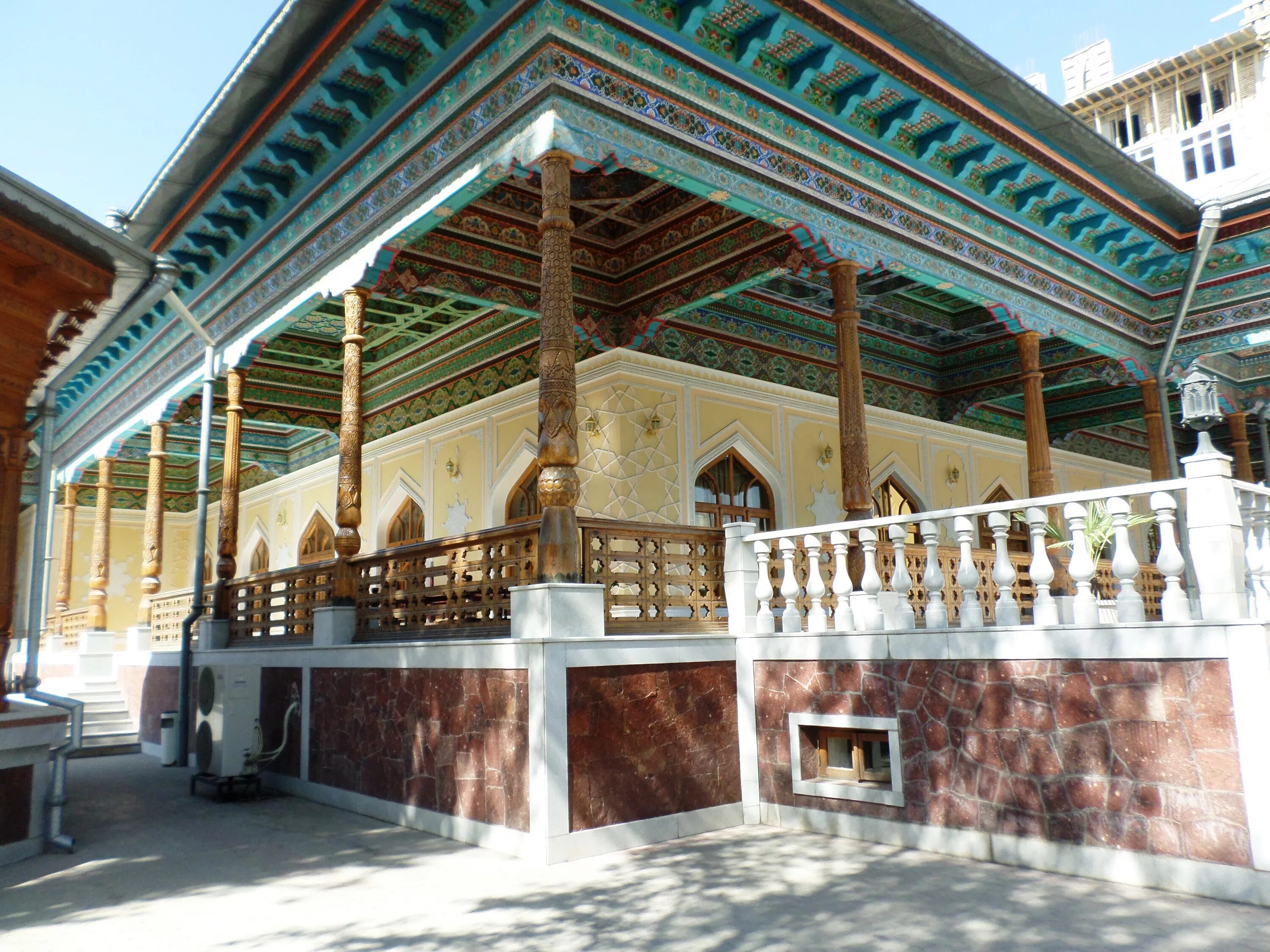 Deluxe гостиница худжанд. Худжанд новостройки. Дизайнеры квартир в худжанде. Дом в худжанде. Обои для гостиной комнаты в городе худжанде.