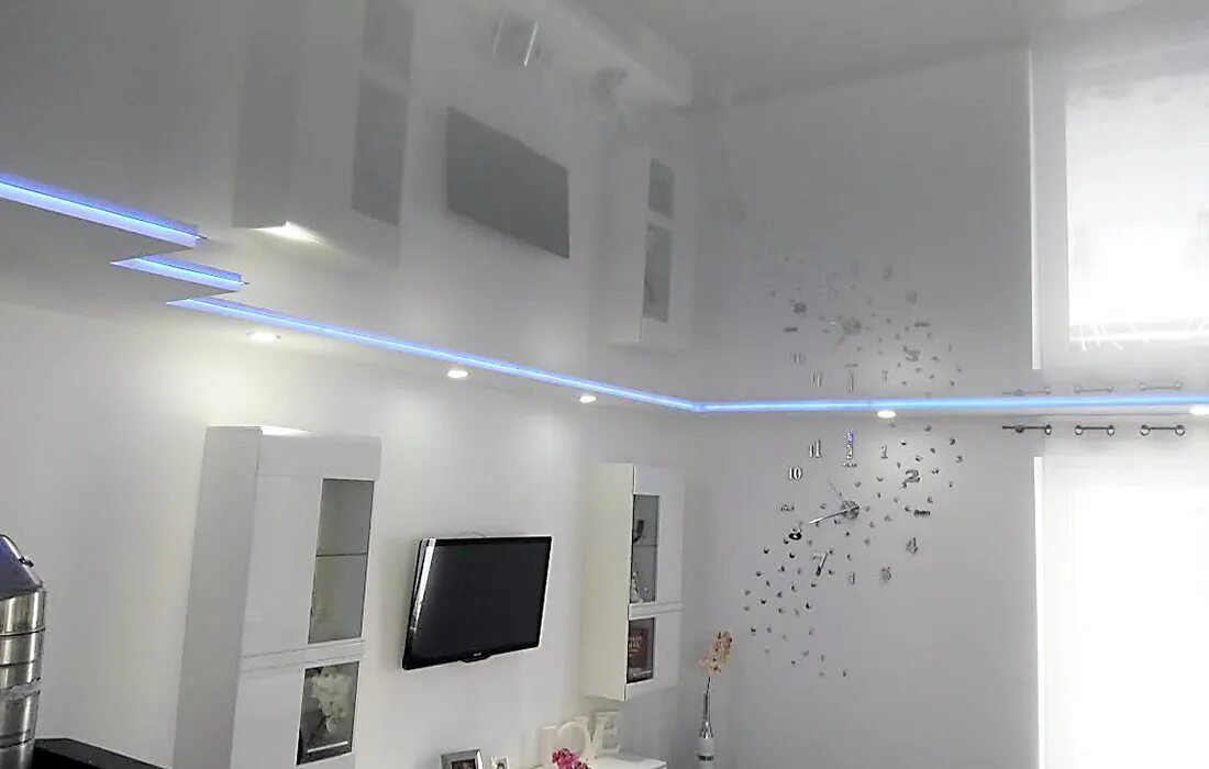 навесные потолки. натяжные потолки. красный натяжной потолок. натяжные потолки с рисунком. натяжные потолки с рисунком.