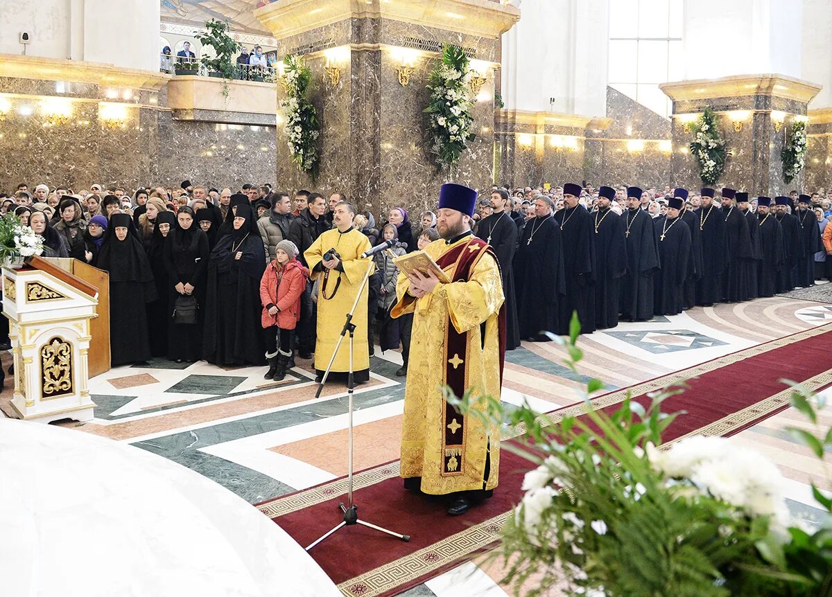 Тк союз всенощное бдение храм христа спасителя. Экспертный совет по церковному искусству архитектуре и реставрации. Патриарх кирилл калининград 2005. Калининград храм христа спасителя литургия. Храм рождества калининград.