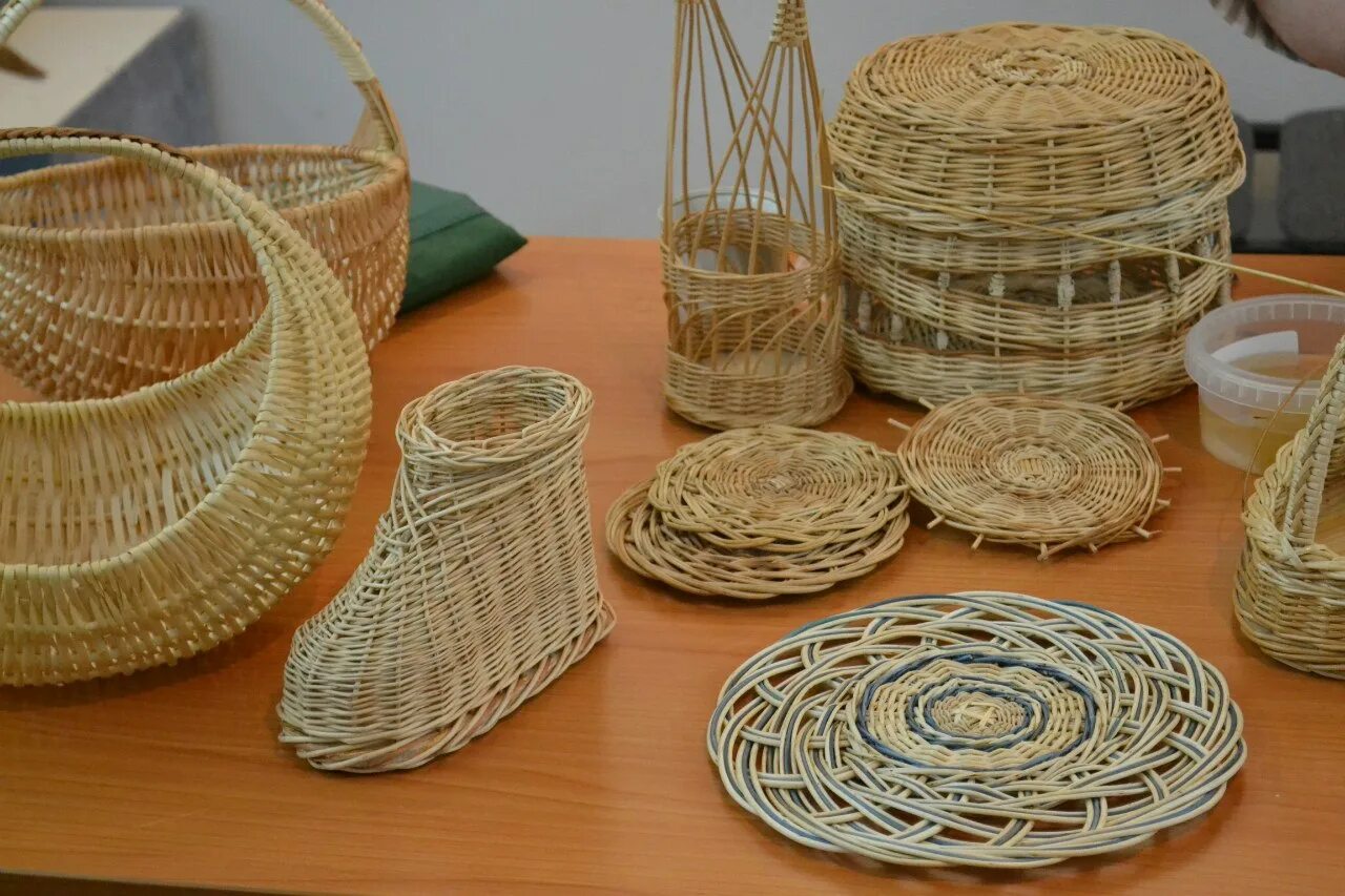 художественное лозоплетение в ярославской. ремесла кубанских казаков лозоплетение. народные промыслы плетение. народные промыслы белоруссии соломоплетение. плетеные изделия из бересты.