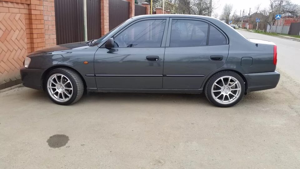 Хендай акцент 2. Hyundai accent r15 на занижении. Hyundai accent r17. Hyundai accent 2g. Промо акцент.