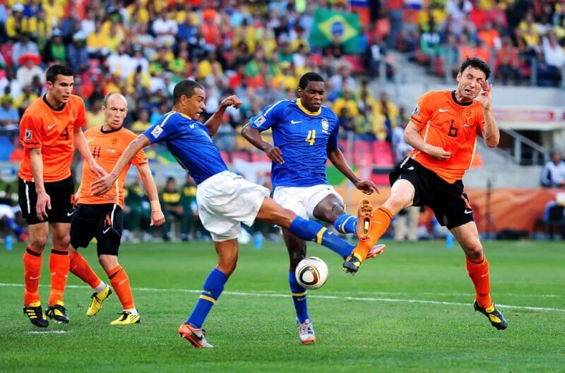World cup 2010. Бразилия Чили ЧМ 2010 Робиньо. Сборная Голландии 2010. Голландия Бразилия 2010. Испания Нидерланды ЧМ 2010.