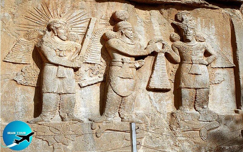 Ахура Мазда вручает. Михр Бог. Ассирийская Митра. Древнеармянскому Богу солнца митру.