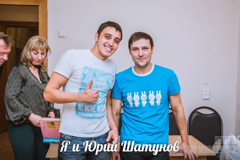 Песня шатунова играем тет а тет. Шатунов тетатет. юра шатунов тет-а-тет. фото юры шатунова тет а тет. шатунов с поклонницами.