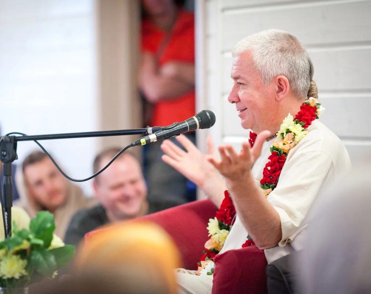 Чандра чаран прабху лекции. Чайтанья чандра чаран прабху. Чайтанья чандра чаран. Чандра чаран прабху лекции. Чандра чаран прабху лекции.