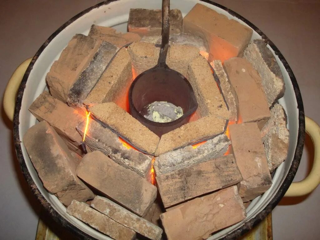 Горн -  печь для переплавки металлов. Электродуговая плавильная печь. Плавильная печь тигельная для металла. Печь для переплавки металлов. Печи плавления.