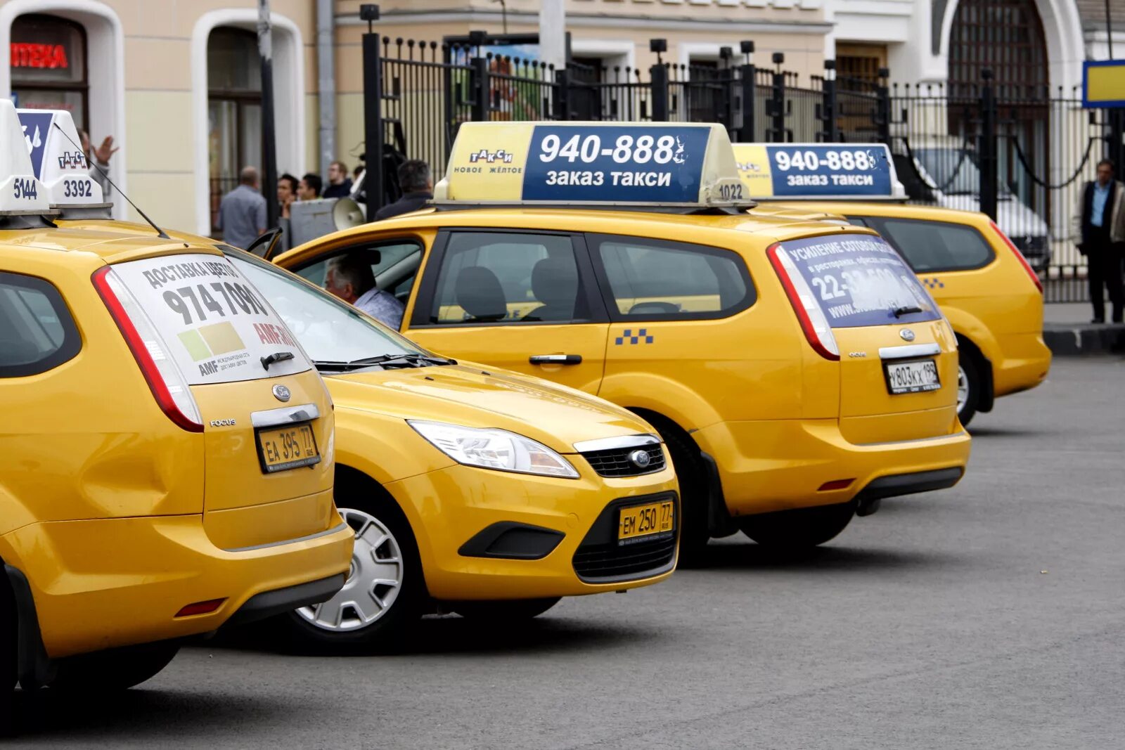 Такси мкад. Такси. Желтое такси. Желтое такси Москва. Новое желтое такси Москва.