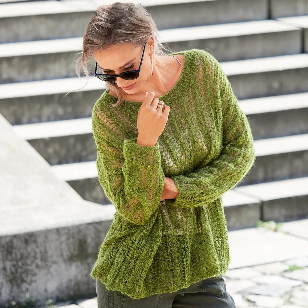 Мохеровый свитер летучая мышь. Пуловер оверсайз dolman. Мохеровый свитер оверсайз. Джемпер оверсайз спицами. Мохеровые свитера 2022.