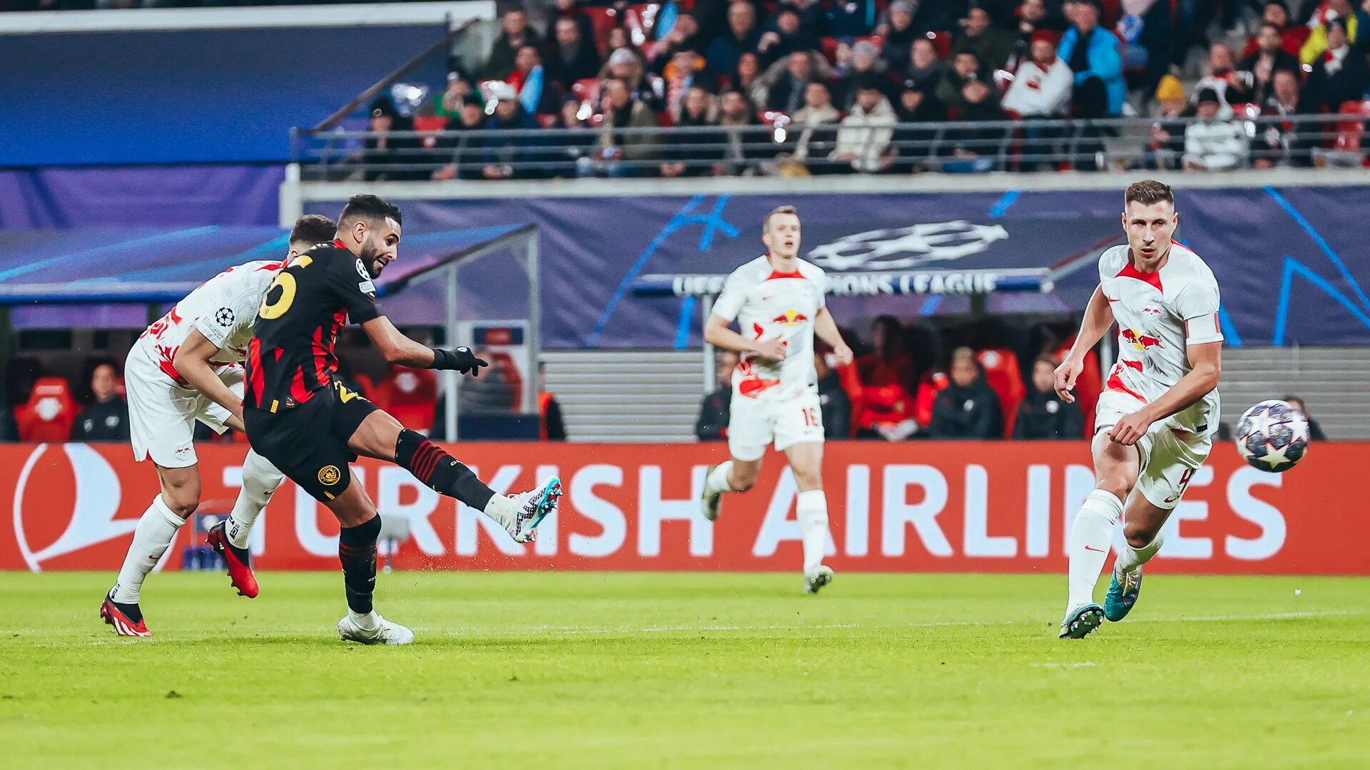 Ред булл лейпциг. RB Leipzig футбол. Английские футболисты. Ман Сити Лейпциг. Голы в футболе.