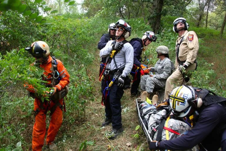 Damage rescue. Монтджон рескью. search and rescue team. rescue immersion suit. редьми рескью.