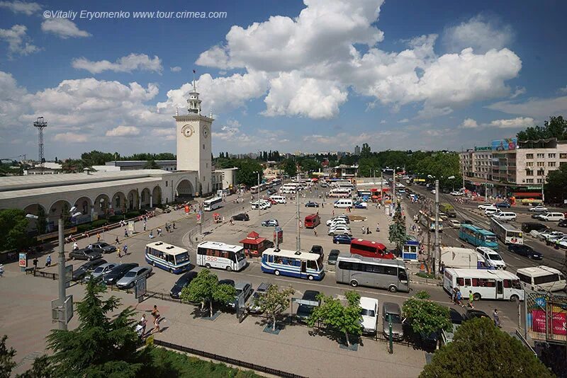 Столица крымской республики. Привокзальная площадь Симферополь. Город Симферополь вокзал. Симферополь столица Крыма. Крым вокзал Симферополь.