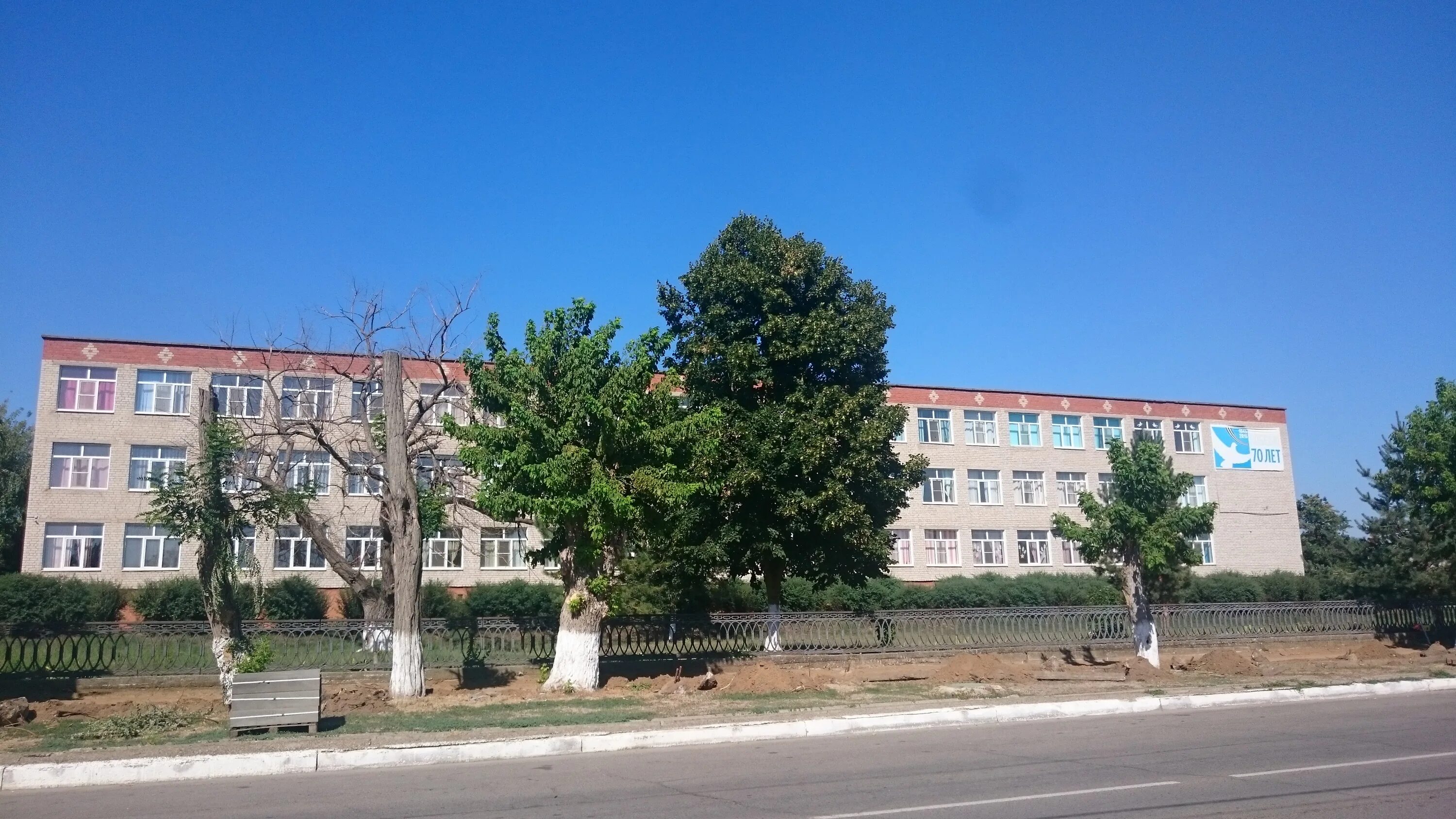 Город темрюк школа 3. Город темрюк школа 1. Темрюк школа 2 учителя. Школа 3 темрюк. Школа 3 темрюк.