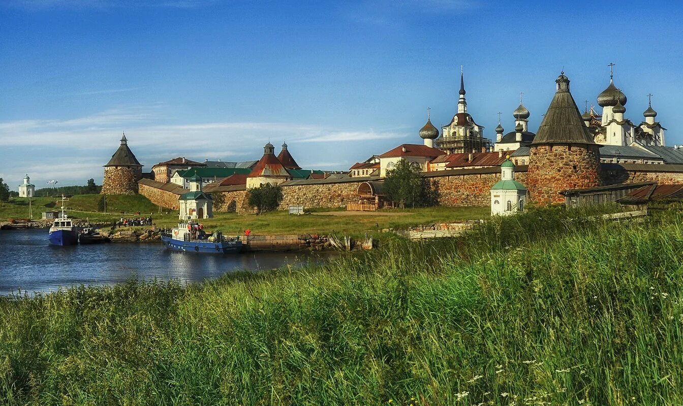 Соловецкие острова святыни. Соловки Соловецкий монастырь. Соловецкий монастырь Тверь. Панорама Соловецкого монастыря.