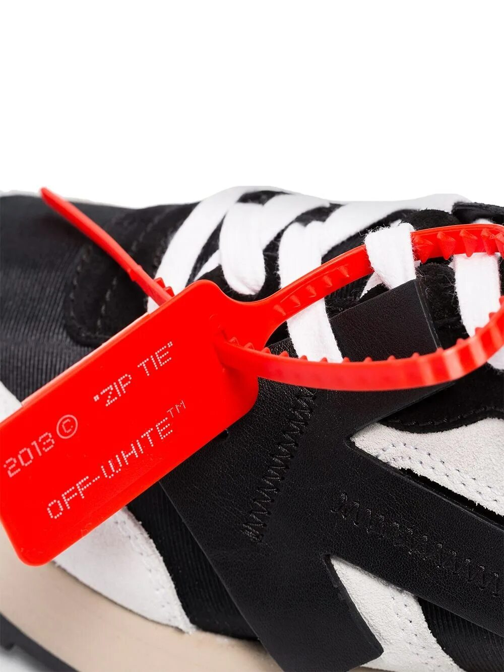 Кроссоф. Shoelaces кроссовки off White. Кроссовки Nike с пломбой off White. Zip Ties на кроссовки. Off White бирка кроссовок.