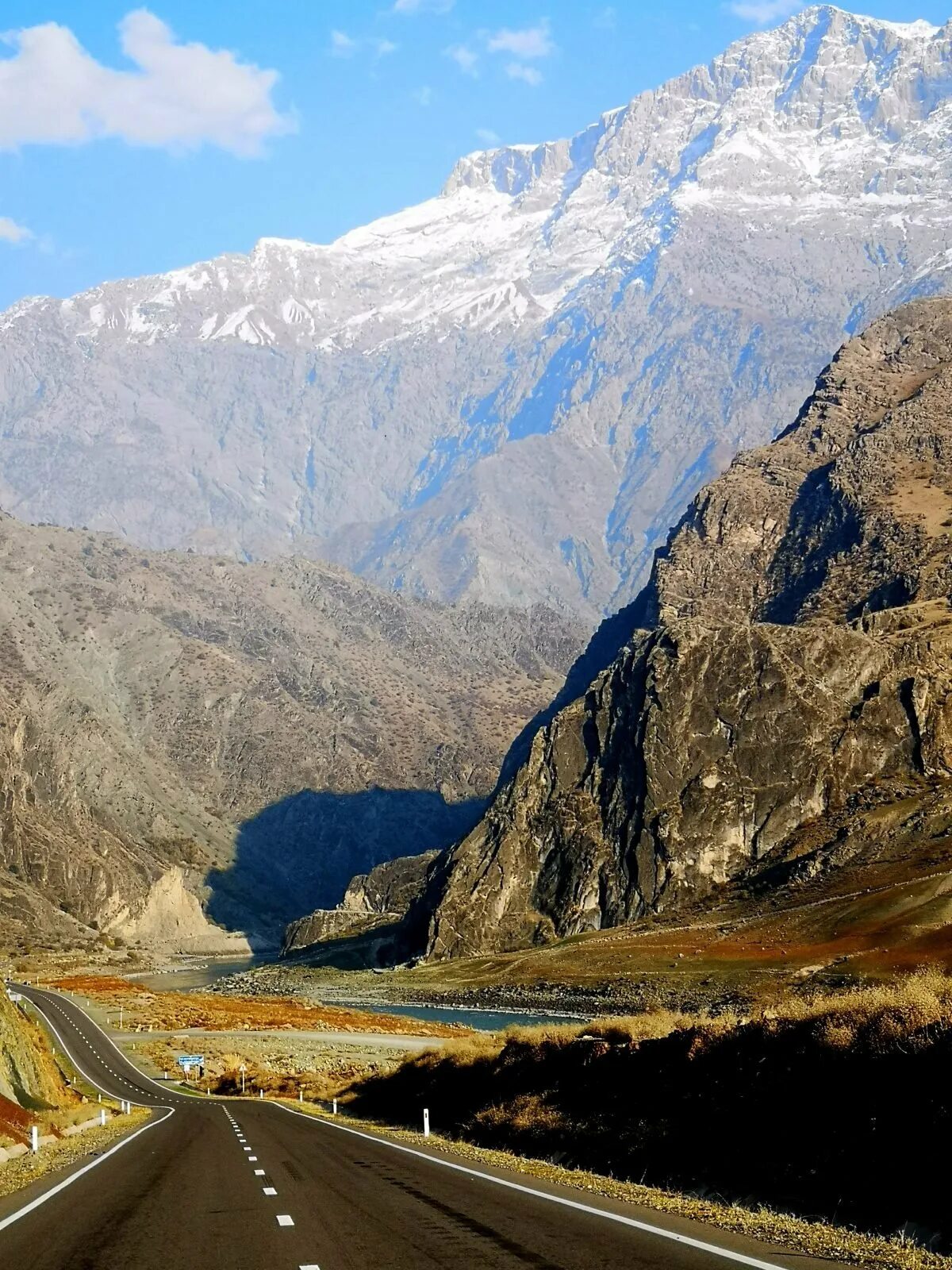 Памир Таджикистан. Природа Таджикистана Памир. Памирские горы в Таджикистане. Памирский тракт Таджикистан. Памир самая высокая