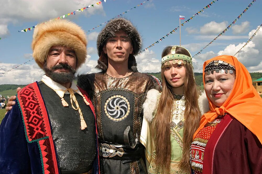 Какую деталь во внешности башкирца отмечает автор. Какую деталь во внешности башкирца отмечает автор. Башкирский манлайса. Кашмау башкирский головной убор. Башкиры национальность.